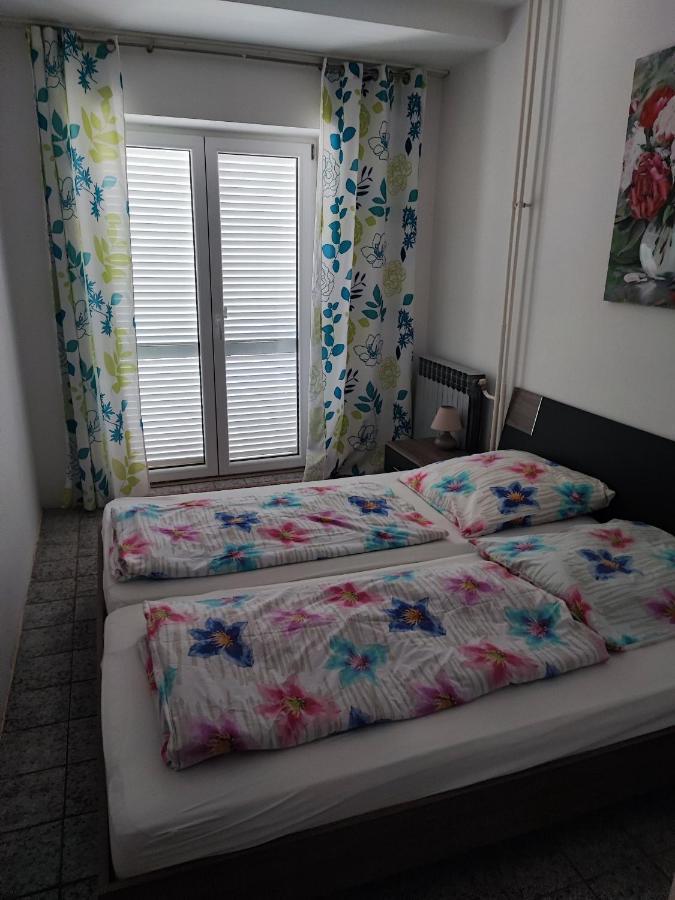 Apartmani Sabira 诺维·维诺多尔斯基 外观 照片