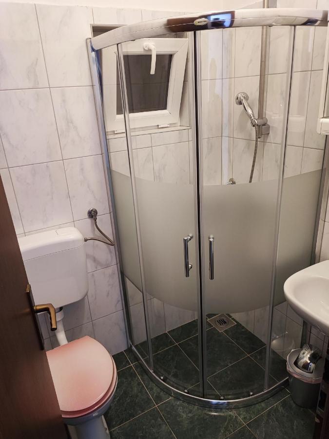 Apartmani Sabira 诺维·维诺多尔斯基 外观 照片
