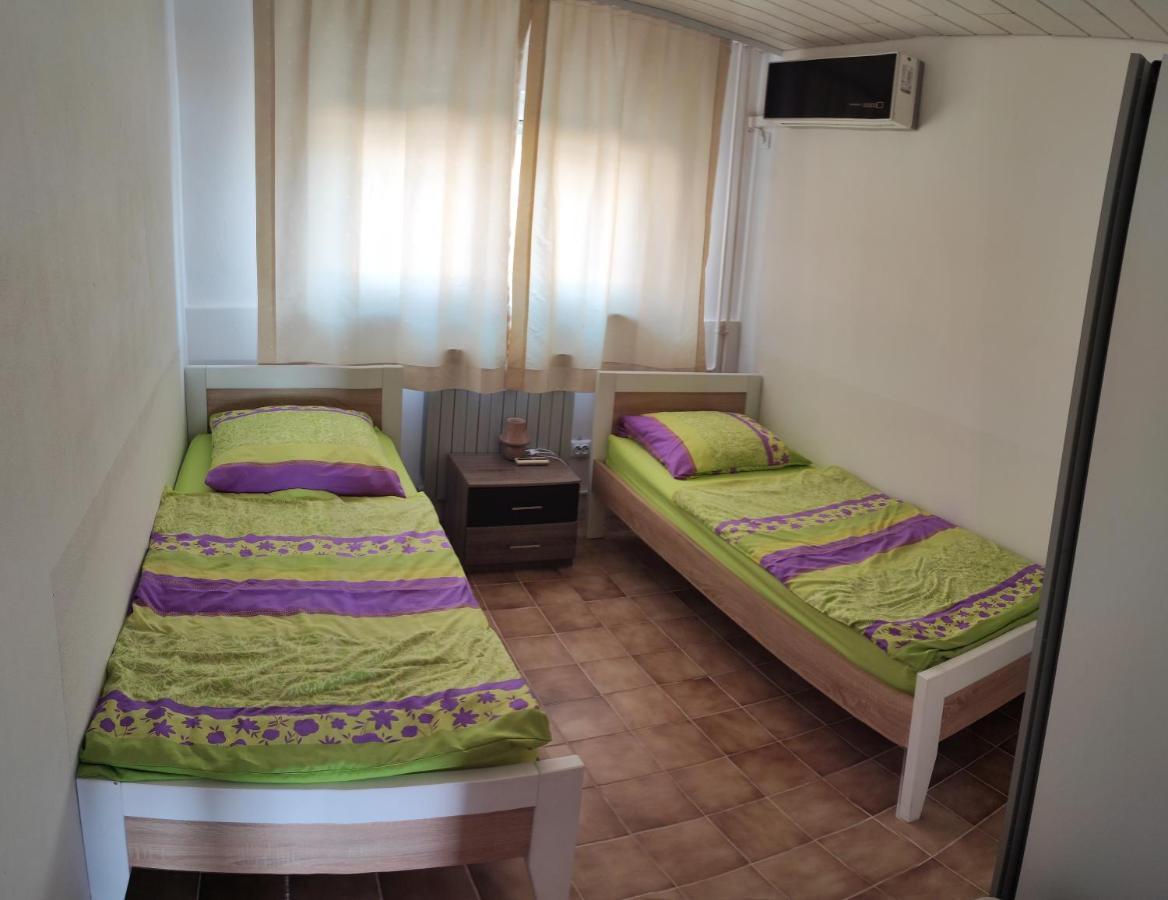 Apartmani Sabira 诺维·维诺多尔斯基 外观 照片