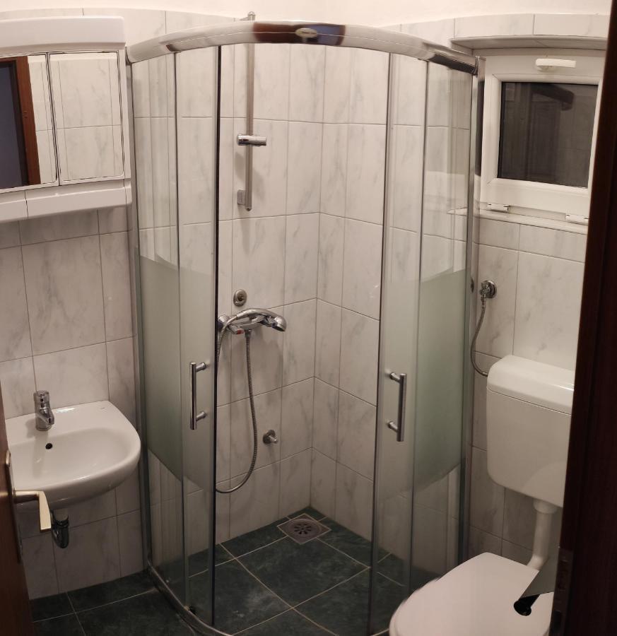 Apartmani Sabira 诺维·维诺多尔斯基 外观 照片