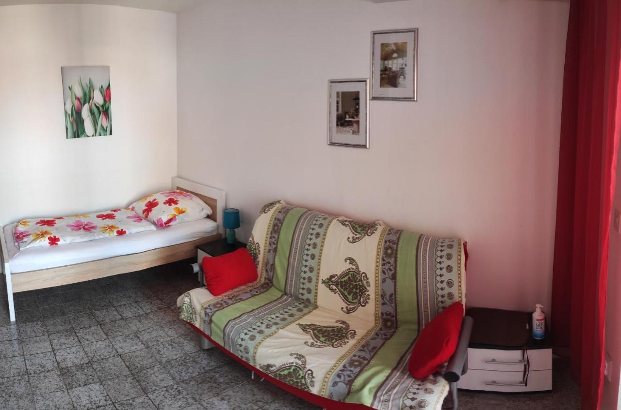 Apartmani Sabira 诺维·维诺多尔斯基 外观 照片